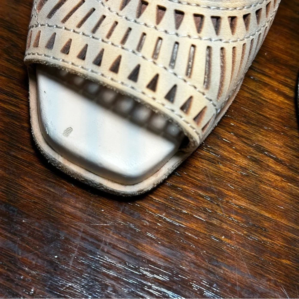 Jeffrey Campbell Rodillo Sandals Wedge Laser Cut Leather Size 7 Beige
